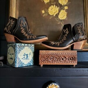 Ariat Dixon 7.5  Western Ankle Boots with Brown Embroidery